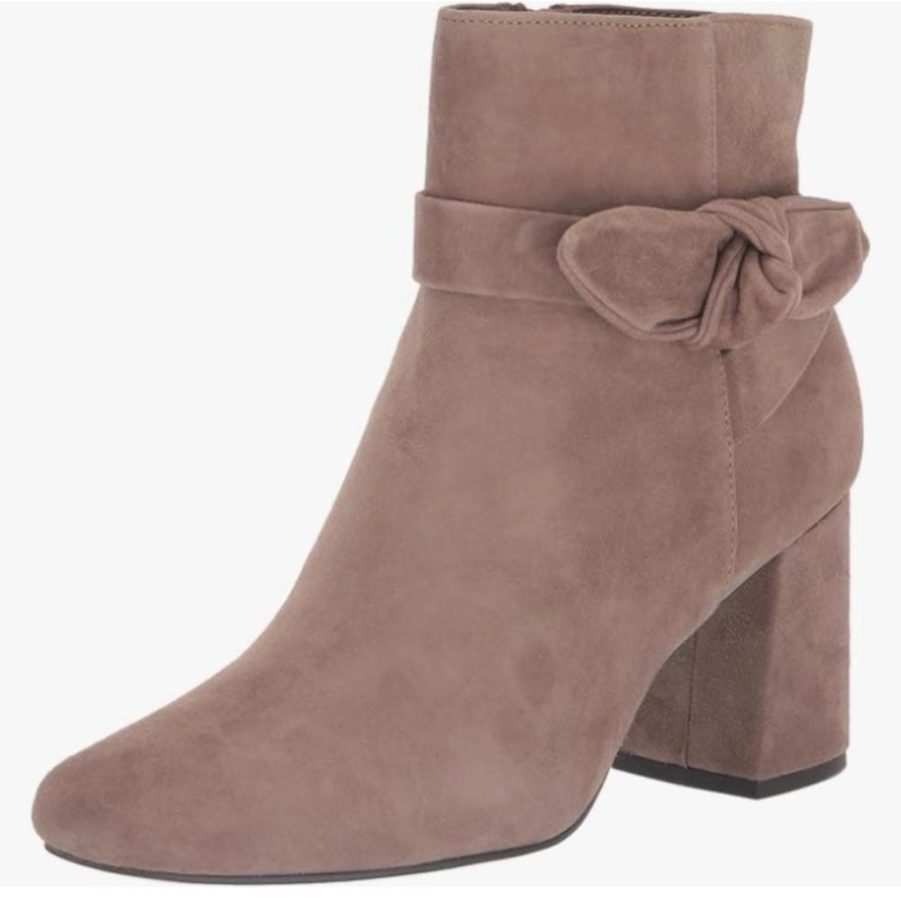 Bella Vita Suede Ankle Boots in Taupe Size 9W